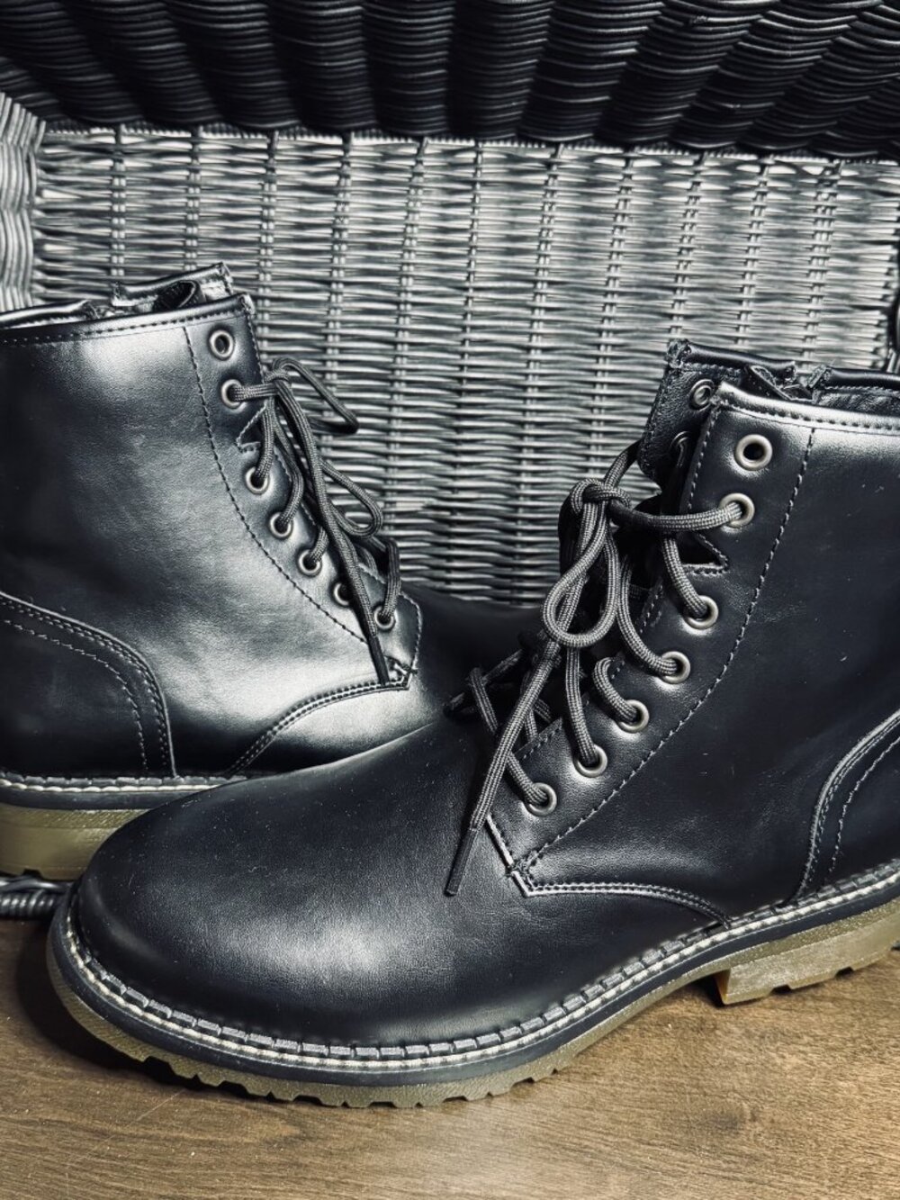 Men’s No Boundaries Combat Boots, Size 10